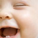 Bébé fait ses dents : nos astuces anti-douleur